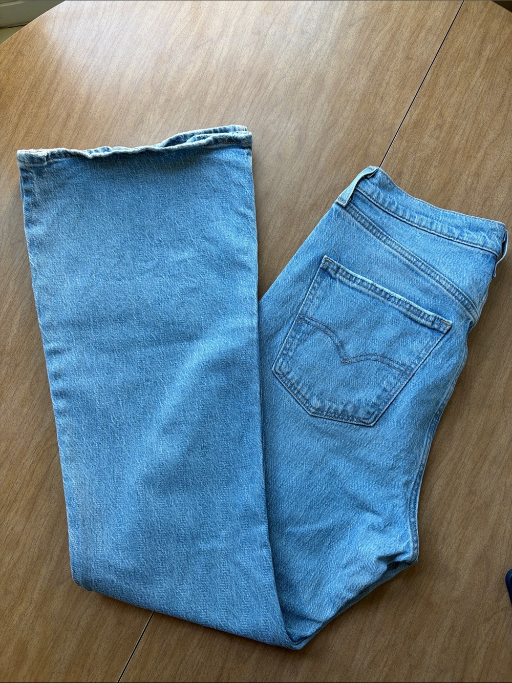 Levi's 70s High Rise Flare Jeans in a light wash Size 30